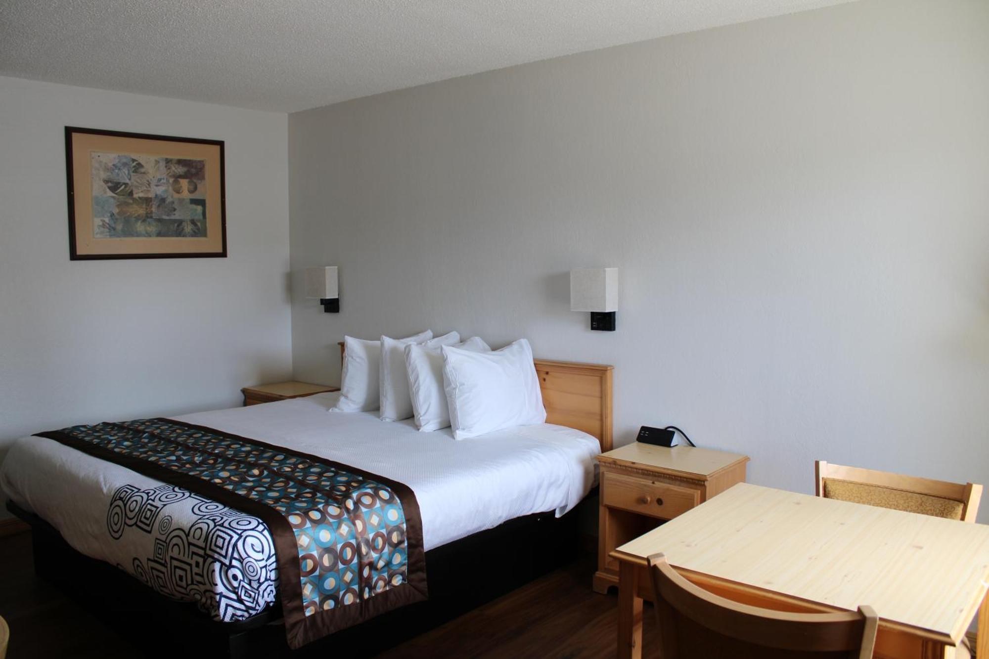 Motel Pine Tree